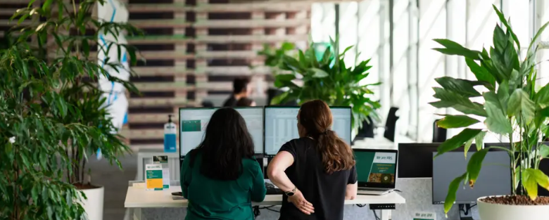 PAKi Logistics GmbH header